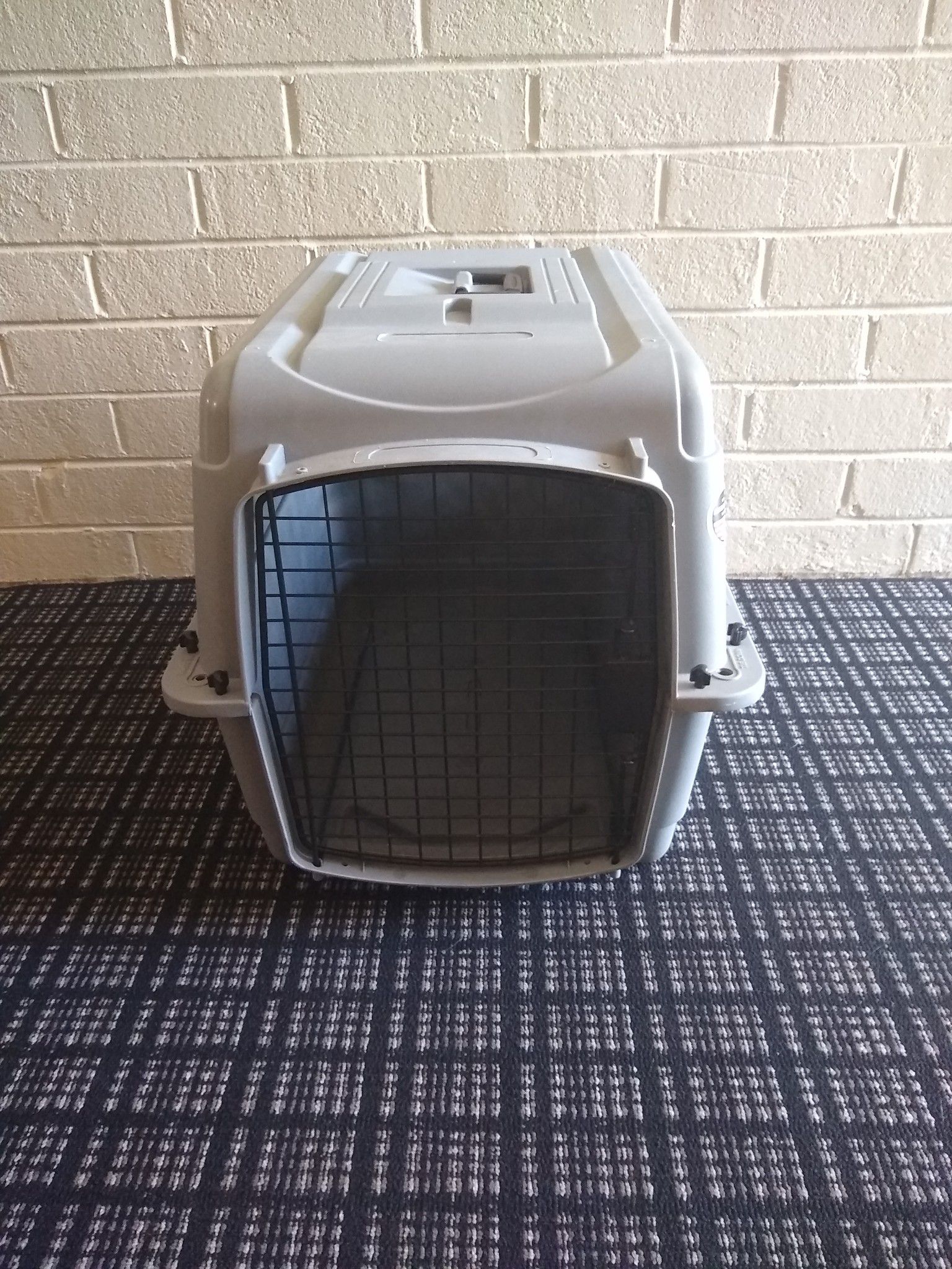 Medium size pet crate