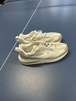 Size 9 Men Nikes