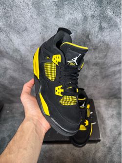 Jordan 4 Thunder size 7Y