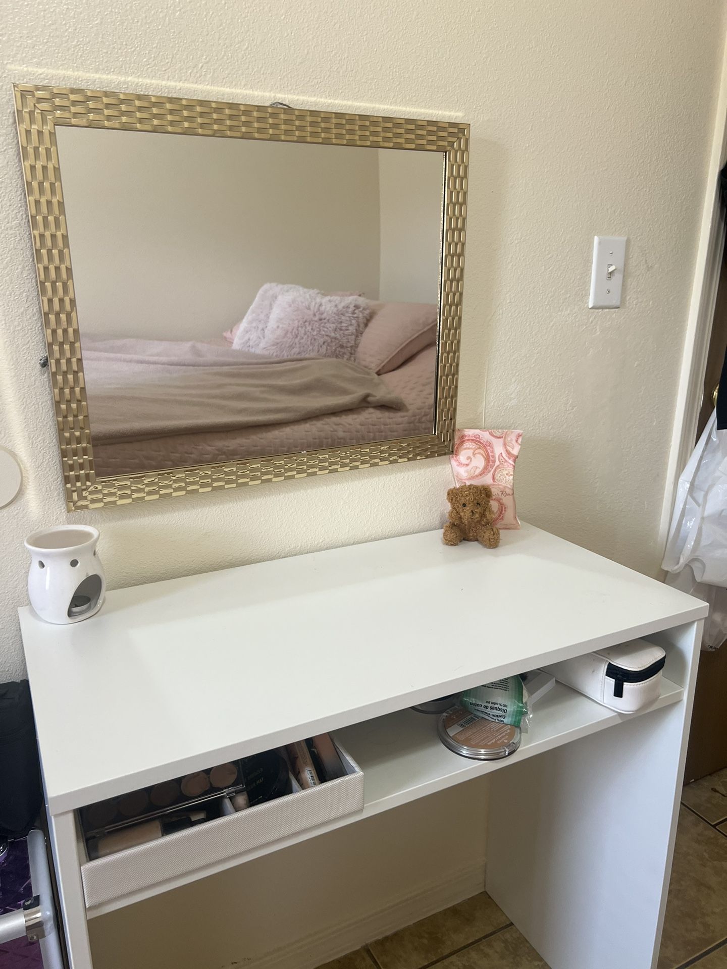 Vanity - desk & Mirror 