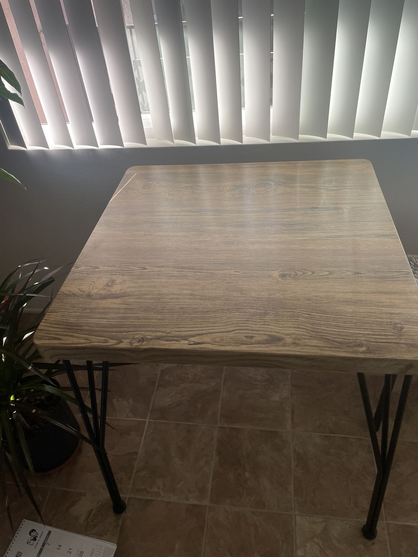 Desk/table