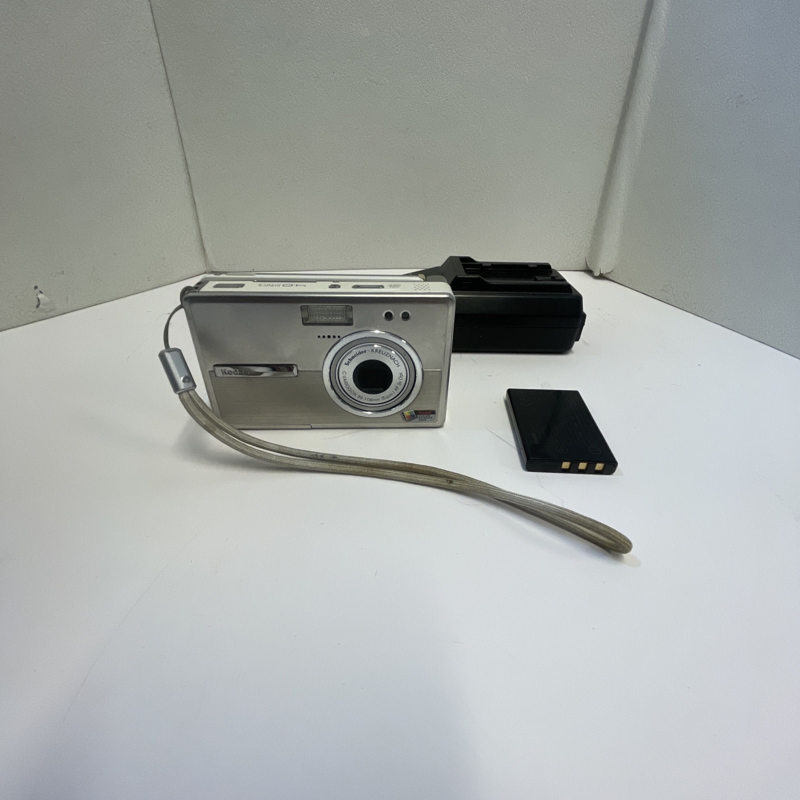 Kodak Easyshare One Zoom S143 Flip Touch Screen 4.0 MP Digital Camera - Tested