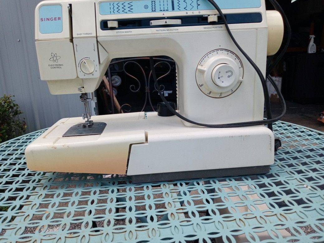 Singer Deluxe Freearm Sewing Machine Electric Speed Control