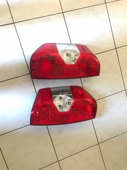 Tail lights Toyota Tacoma 2009 oem left and right