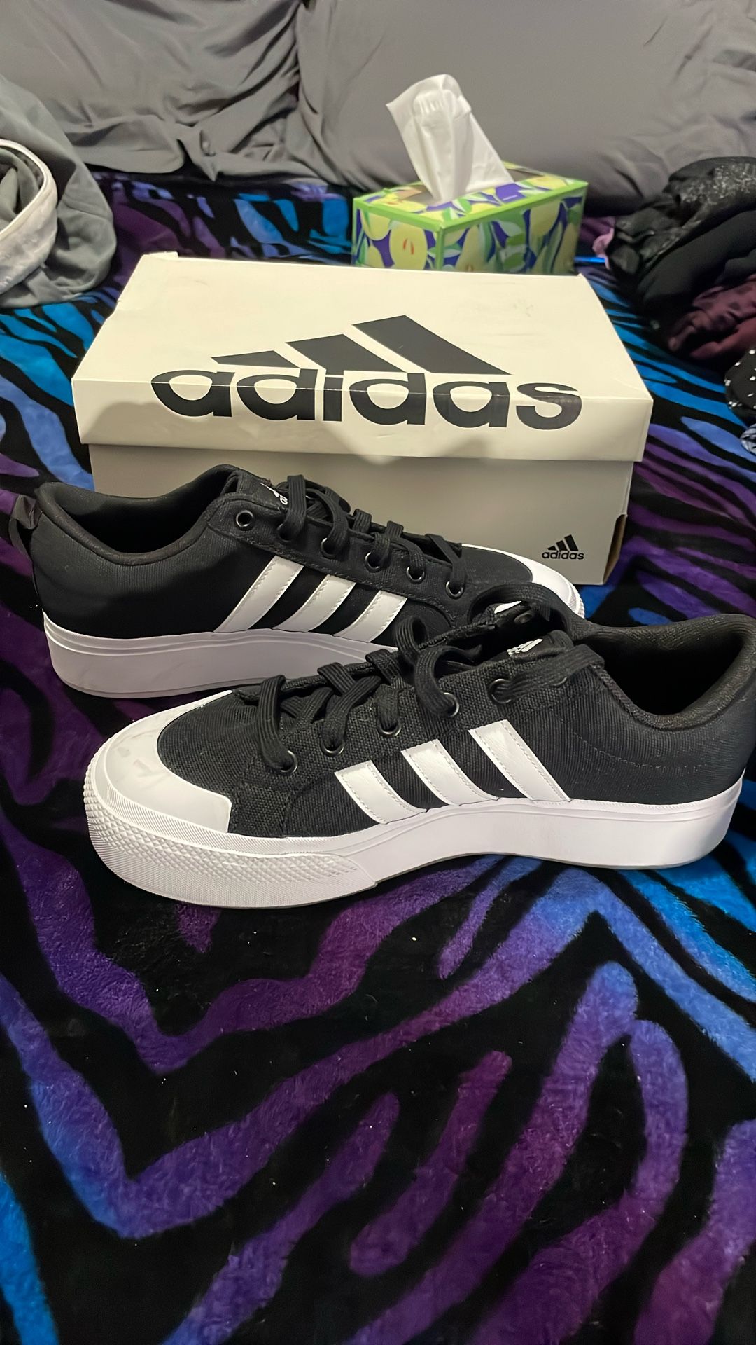 Women’s/girls Adidas Shoes