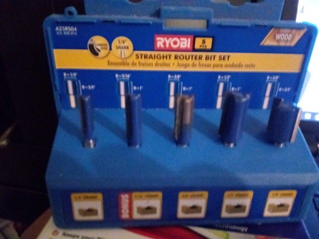 Ryobi straight router bit set