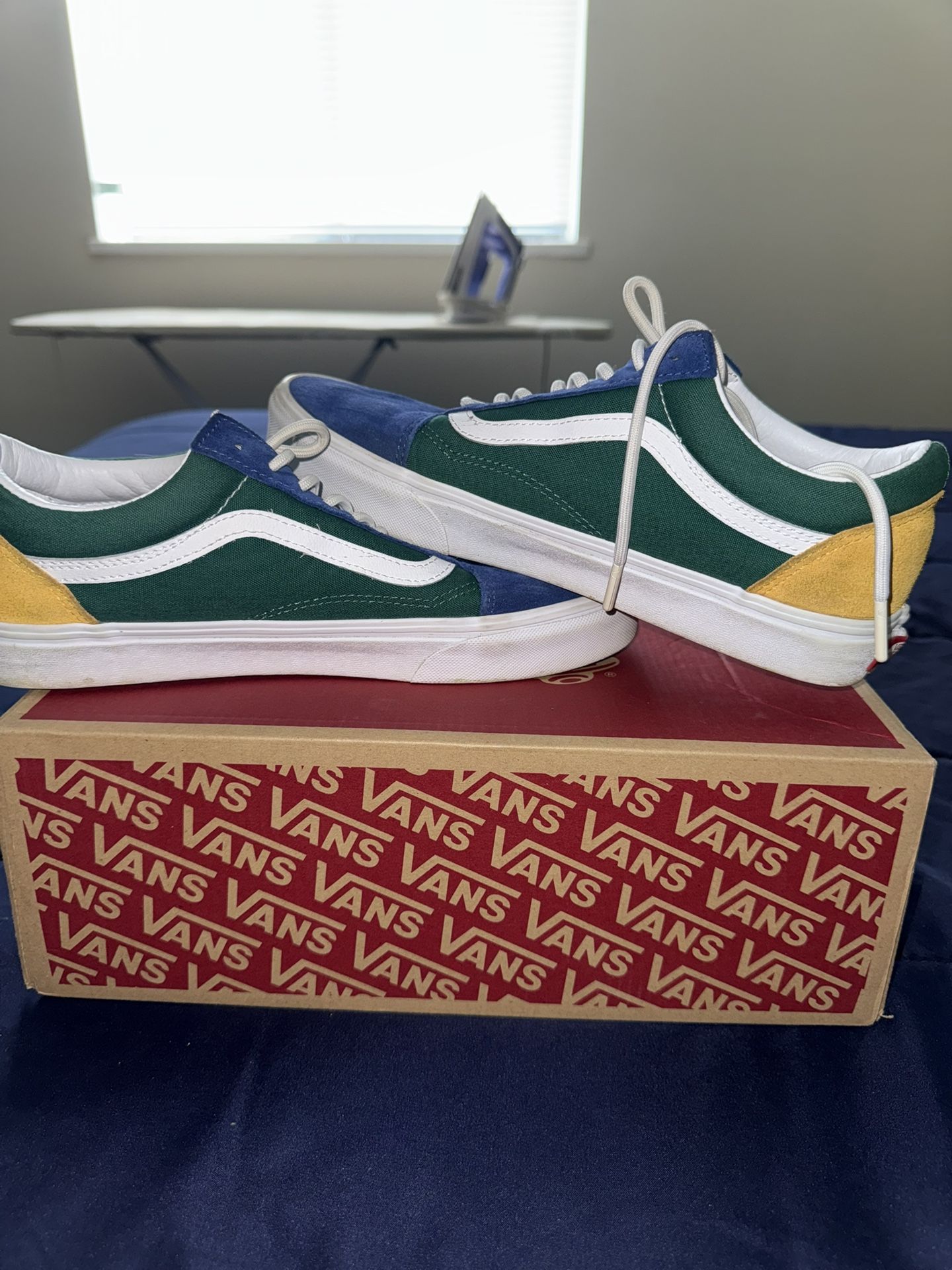 Yacht Club Vans