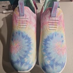 BRAND NEW GIRLS SKECHERS STRETCH FIT AIR -COOLED MEMORY FOAM SIZE 4