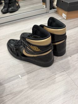 Air Jordan 1 Retro High OG Black Metallic Gold 2020