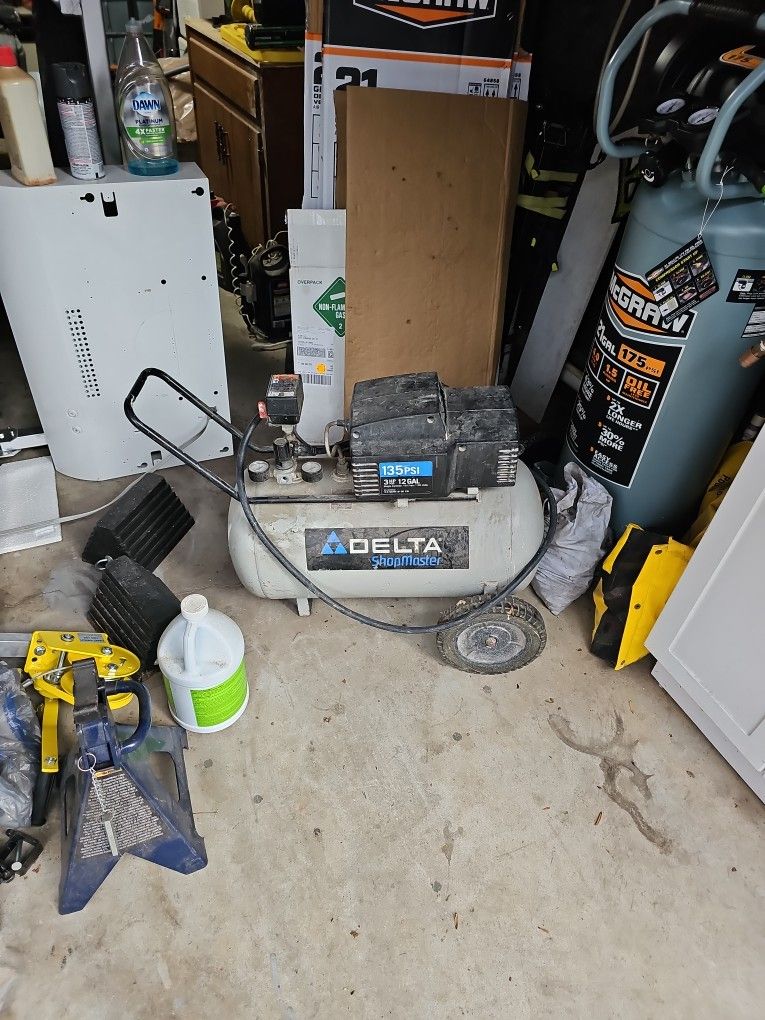 Free Working Compressor And Lots Of Scrap Metal