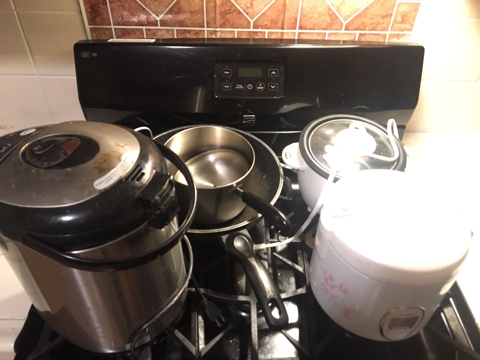 FREE KITCHENWARE! MOVING OUT EVERYTHING MUST GO