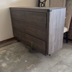 6 drawer Dresser 