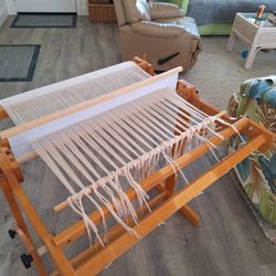 SCHACHT RIGID HEDDLE LOOM