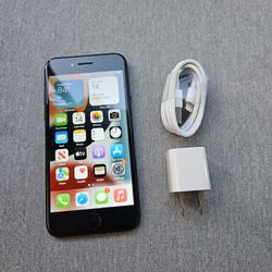 iPhone 7 - UNLOCKED - Like New  