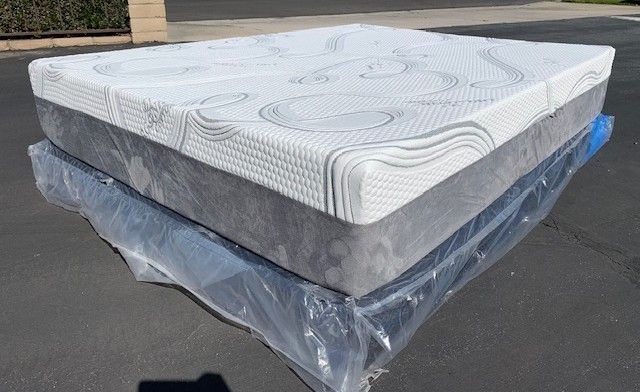 Queen Organic Cool Gel Memory Foam!!