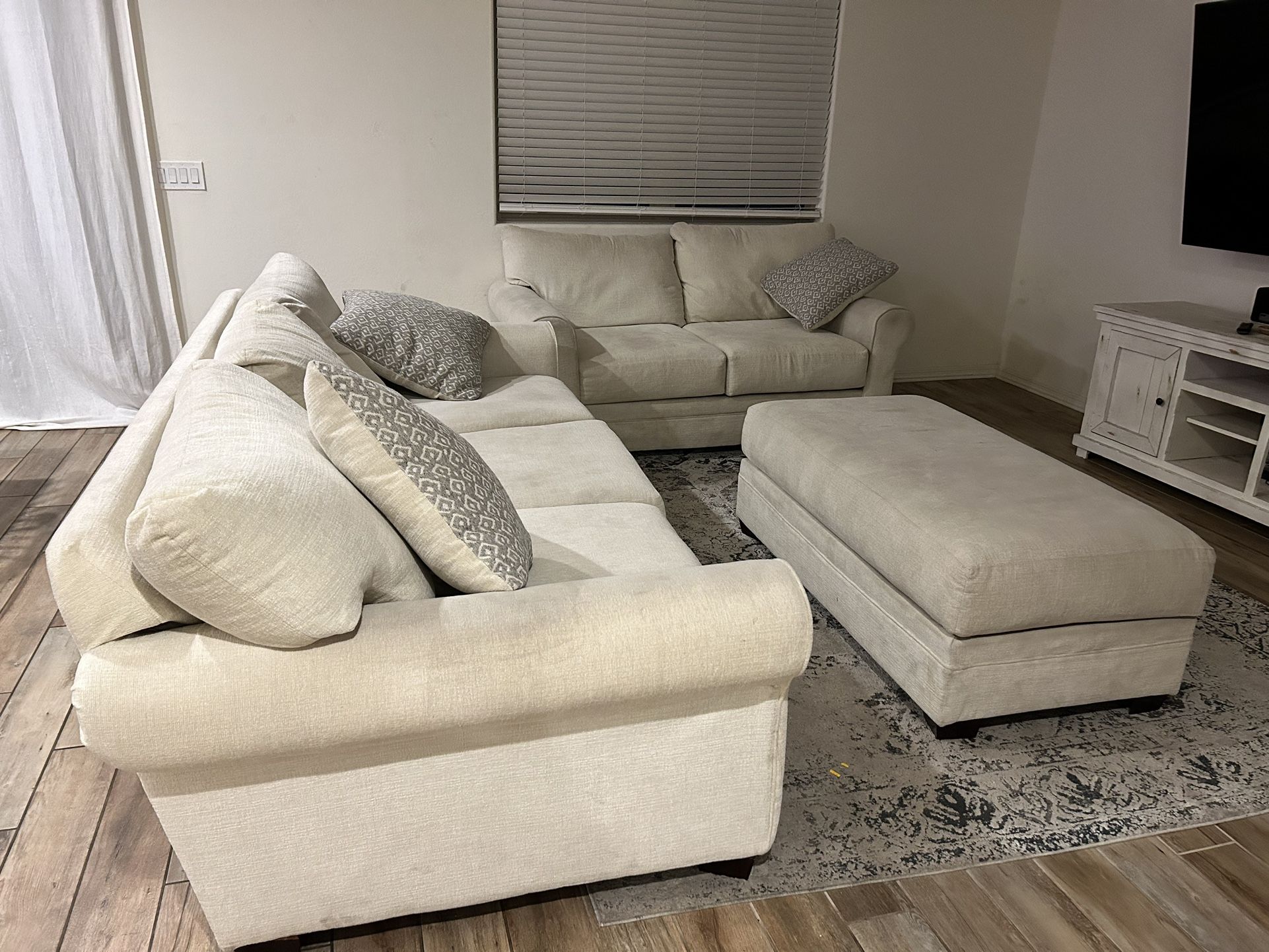 Free Couch Set And Ottoman 