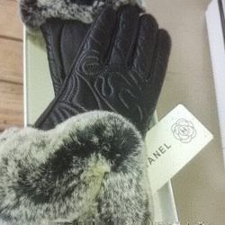 Umbrella and gloves set