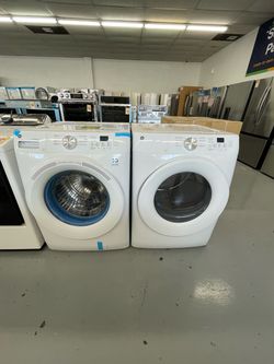 New Front Set Washer 4.6 Cu Ft and Dryer Gas 7.4 Cu Ft Smart-Sanitize