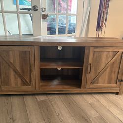 TV stand that can fit 75” tv