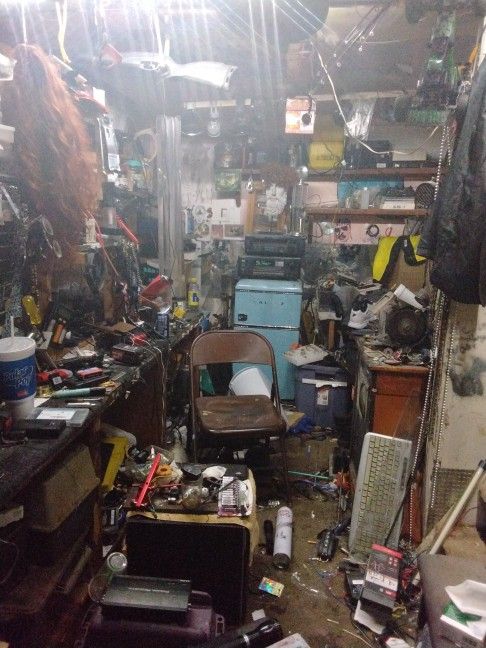 Man Cave Ask Me It's Frsale Moveing