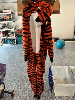 Small adult tigger costume
