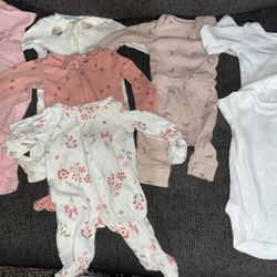 *LOT* NEWBORN CLOTHES 