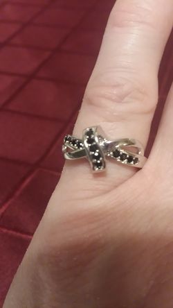 Size 7 3/4 Beautiful Infinity KNOW RING With Black CZS in Sterling