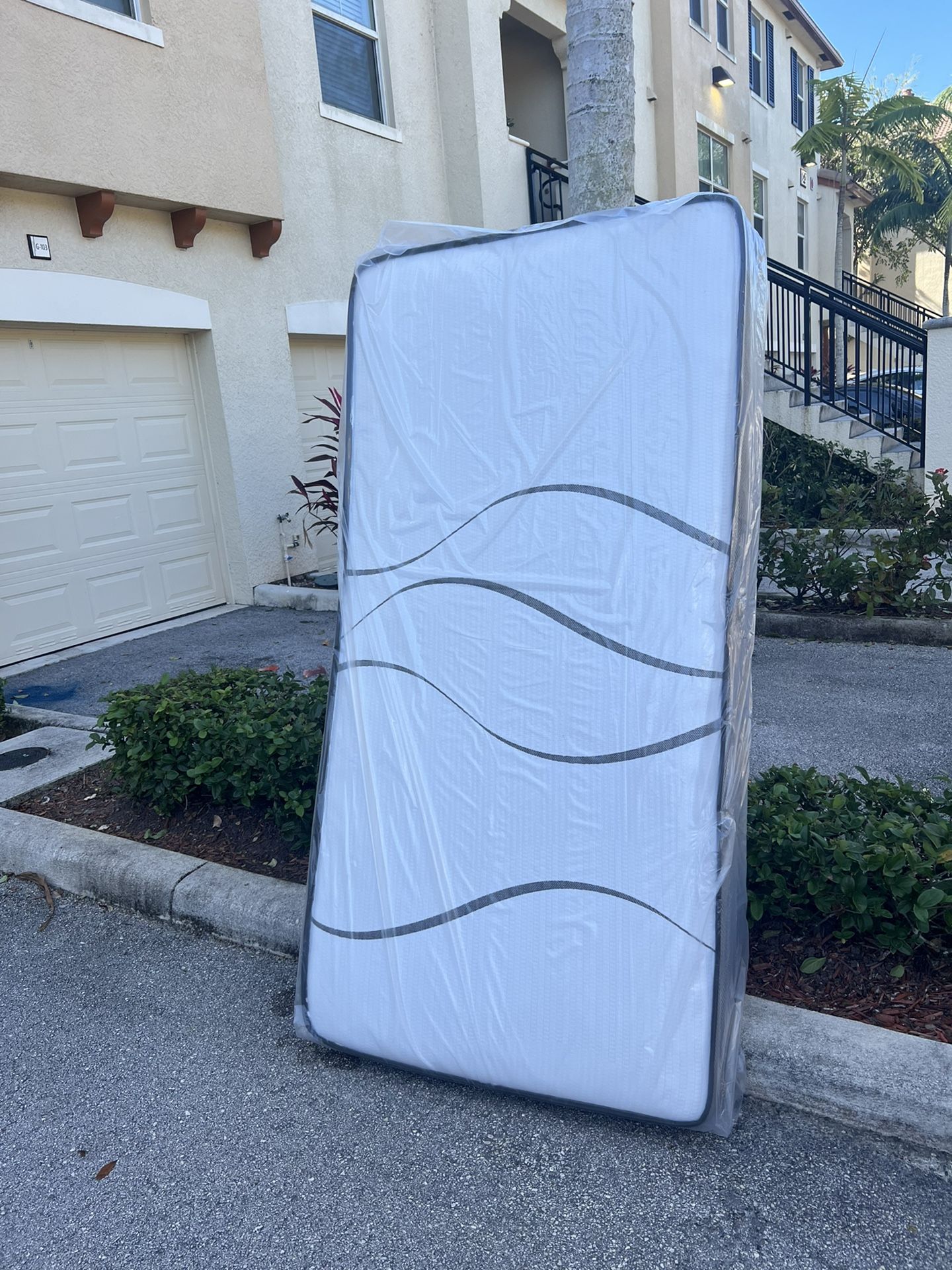 Mattresses: twin full  queen regular  Colchon Nuevo Colchones plush or pillow top available cama bed mattress