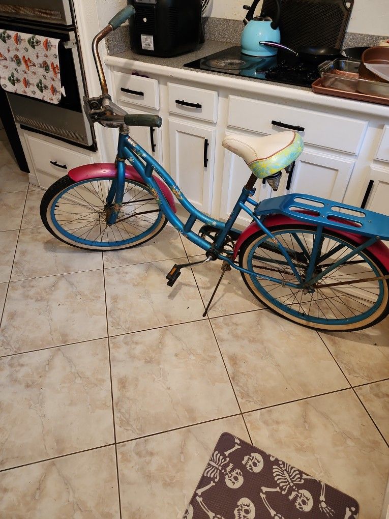 Schwinn Delmar beach cruiser bicycle.