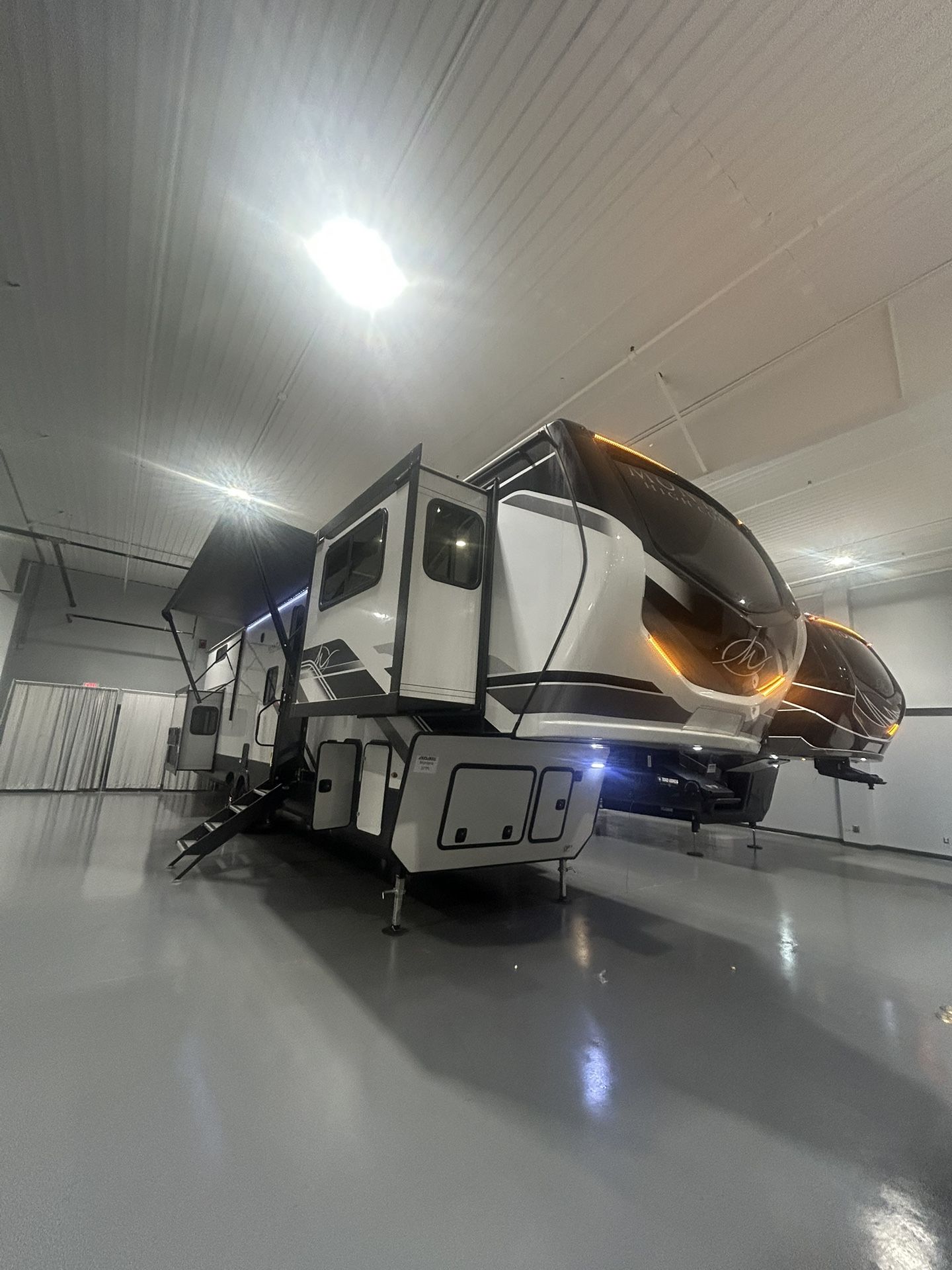 2025 Montana High Country 377FL