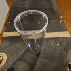 New 32oz Insulated Tumbler 6 Pack With Straws