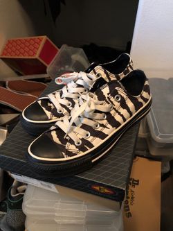 Converses size 7 women’s