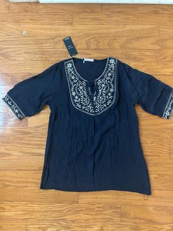 NWT women silk like Floral Embroidery blouse size S