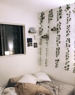 Hanging vines wall decor