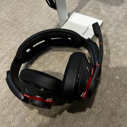 Sennheiser GSP 600 Headphones With Stand