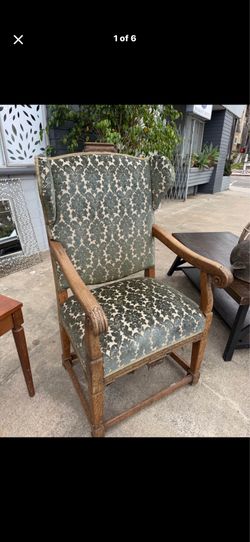 Beautiful primitive  Chair 🪑
