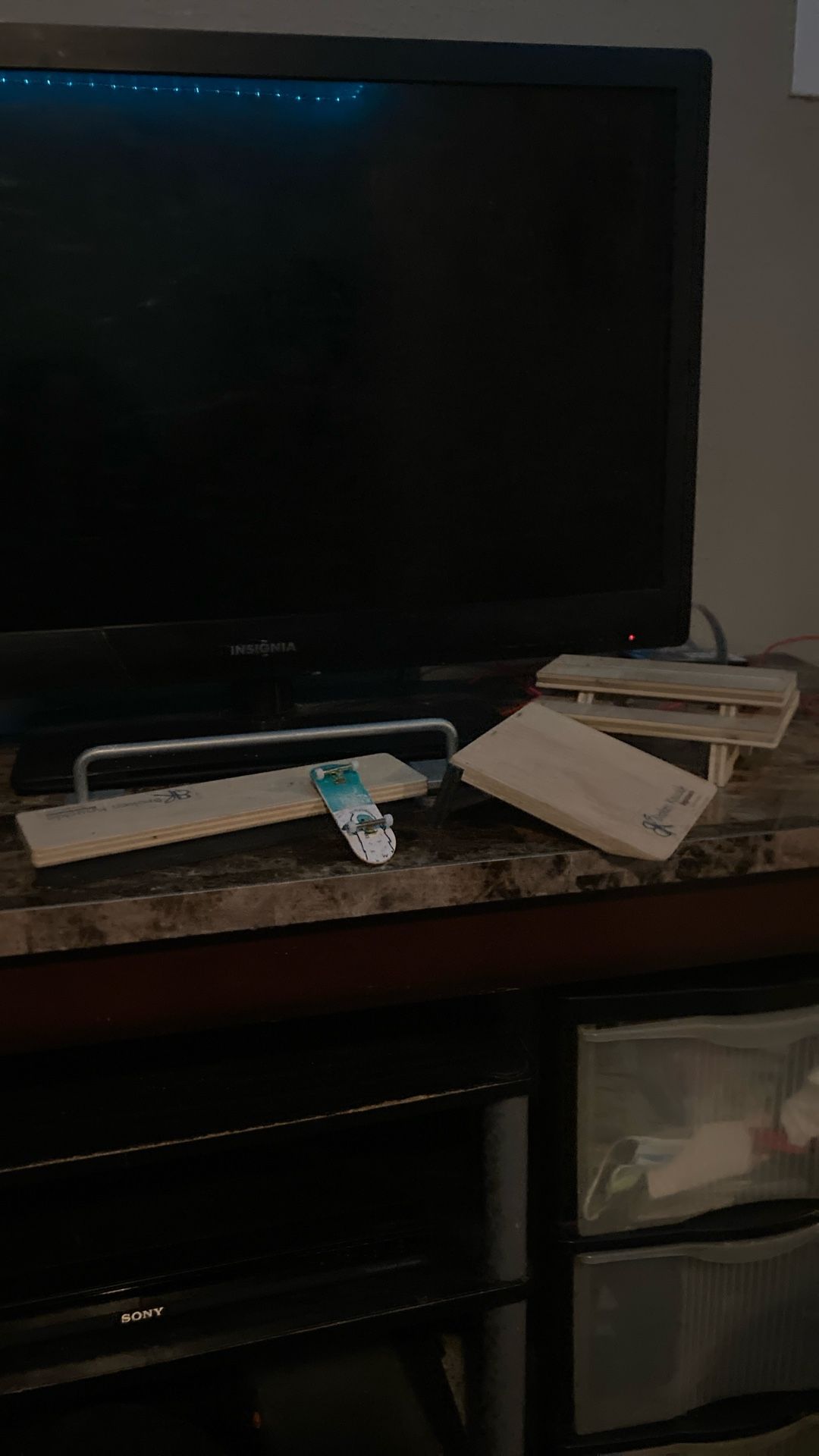 Professional Wooden Fingerboard With Skatepark Included