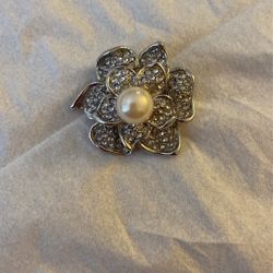 Beautiful Flower Brooch With Pearl 