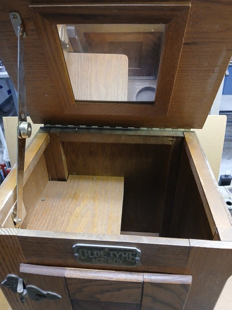 Decorative Miniature "Olde Tyme Icebox"