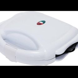 Amazon Basics Waffle, Sandwich Maker and Grill 3-in-1 White, 700W Brand New $30 Meet Up In Irving @dfwgoods 
