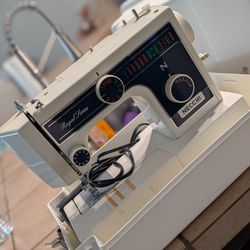 Vintage Necchi Sewing Machine with Hard Case - Tested & Working