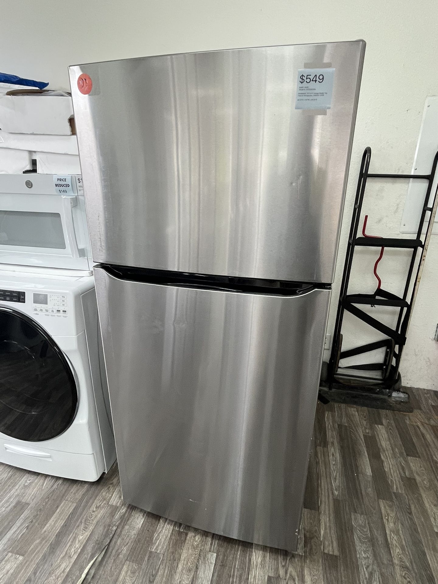 $549 Frigidaire 20 Cu Ft Garage Ready Top Freezer Refrigerator
