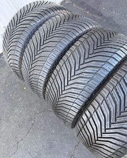 235 50 19 vendo un set de llantas usadas en excelente condición marca Michelin