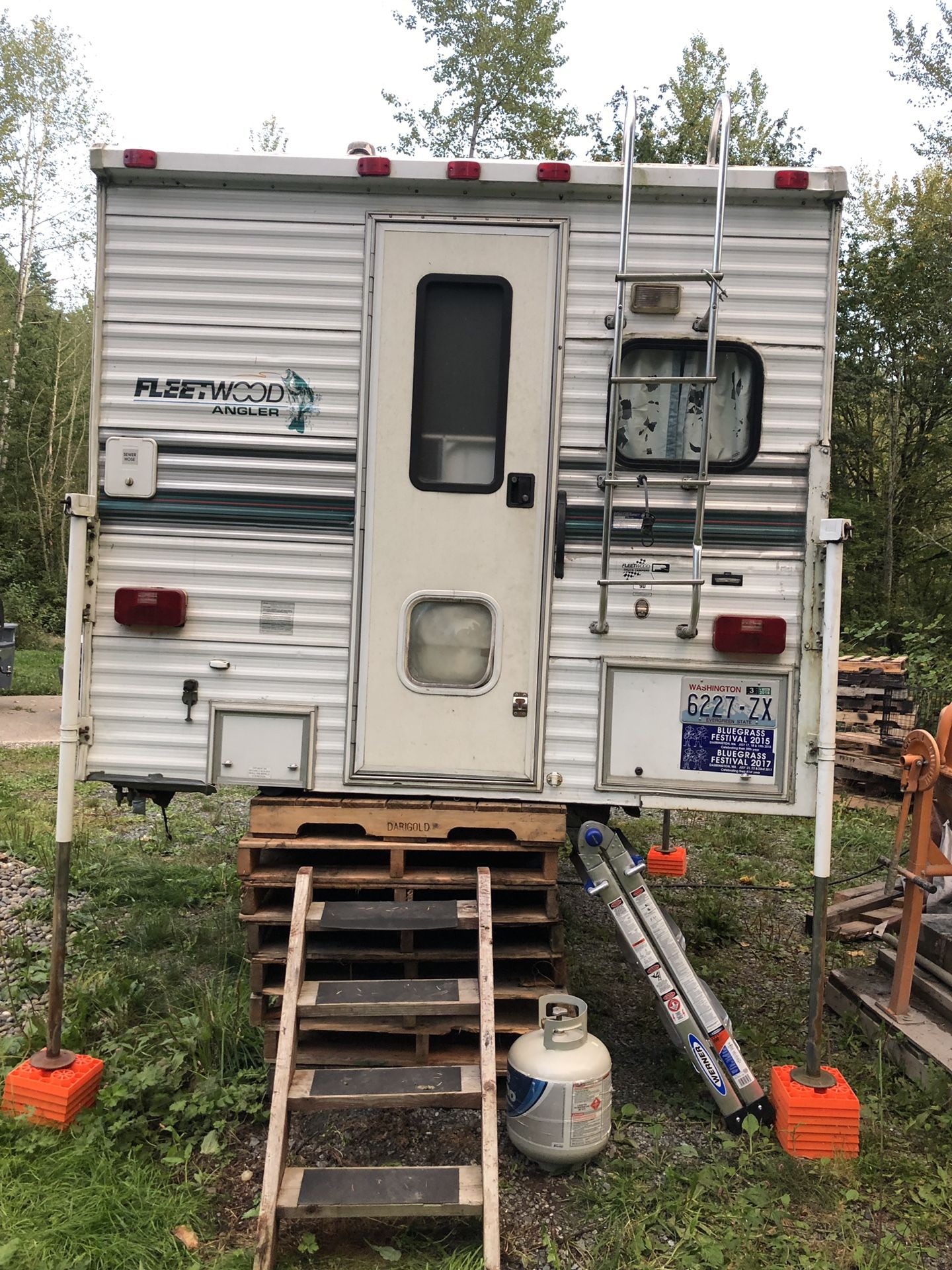 Fleet wood 10’ camper