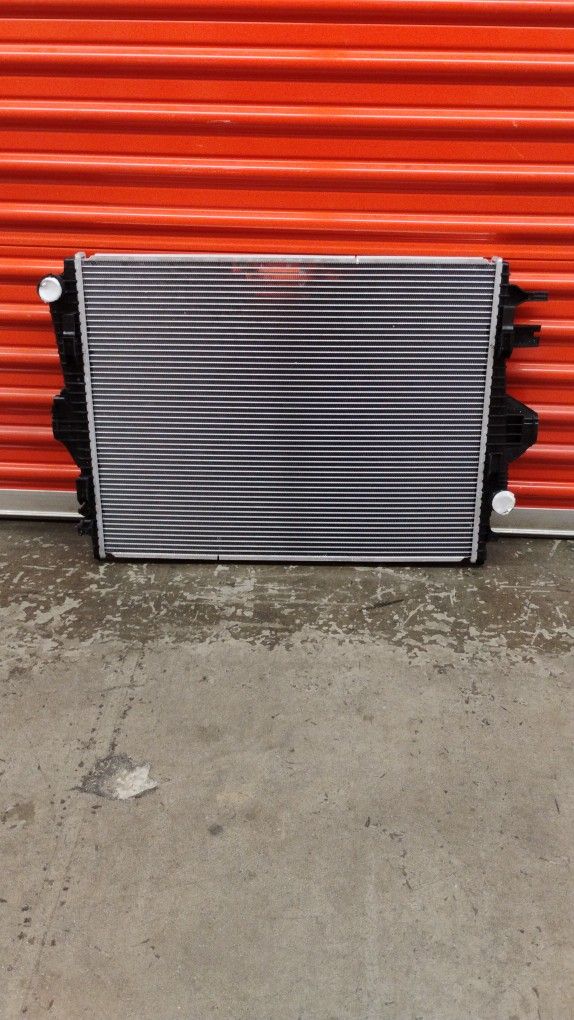 Aluminum radiator for porch Chayenne and Volkswagen Touareg 3.0L 3.6L 2011_2018