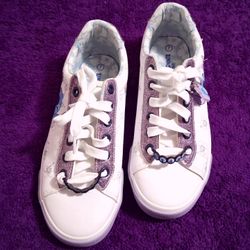 Disney lilo and stitch Tennis shoes 👟 Size 7 slightly used