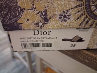 Chanclas de dama y bolsas de buena calidad