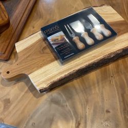 Cheese Knives Set & Elevated Wood Cutting Board (both included)