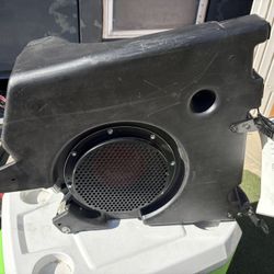 Subwoofer And Amp For 2005 Ford Focus