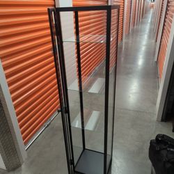 Glass showcase/cabinet